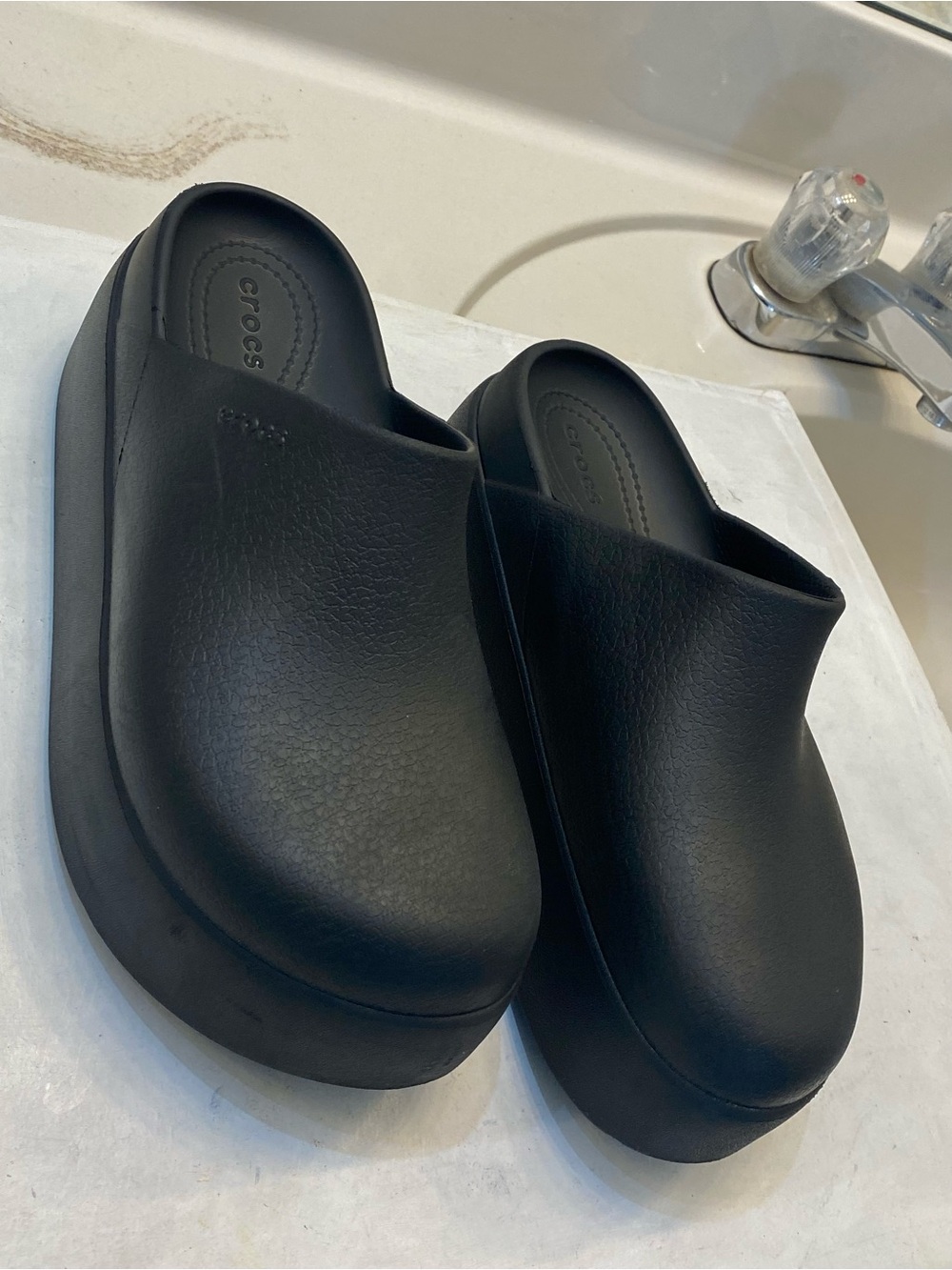 Crocs Dylan platform sandal women size 8 good condition clean interior